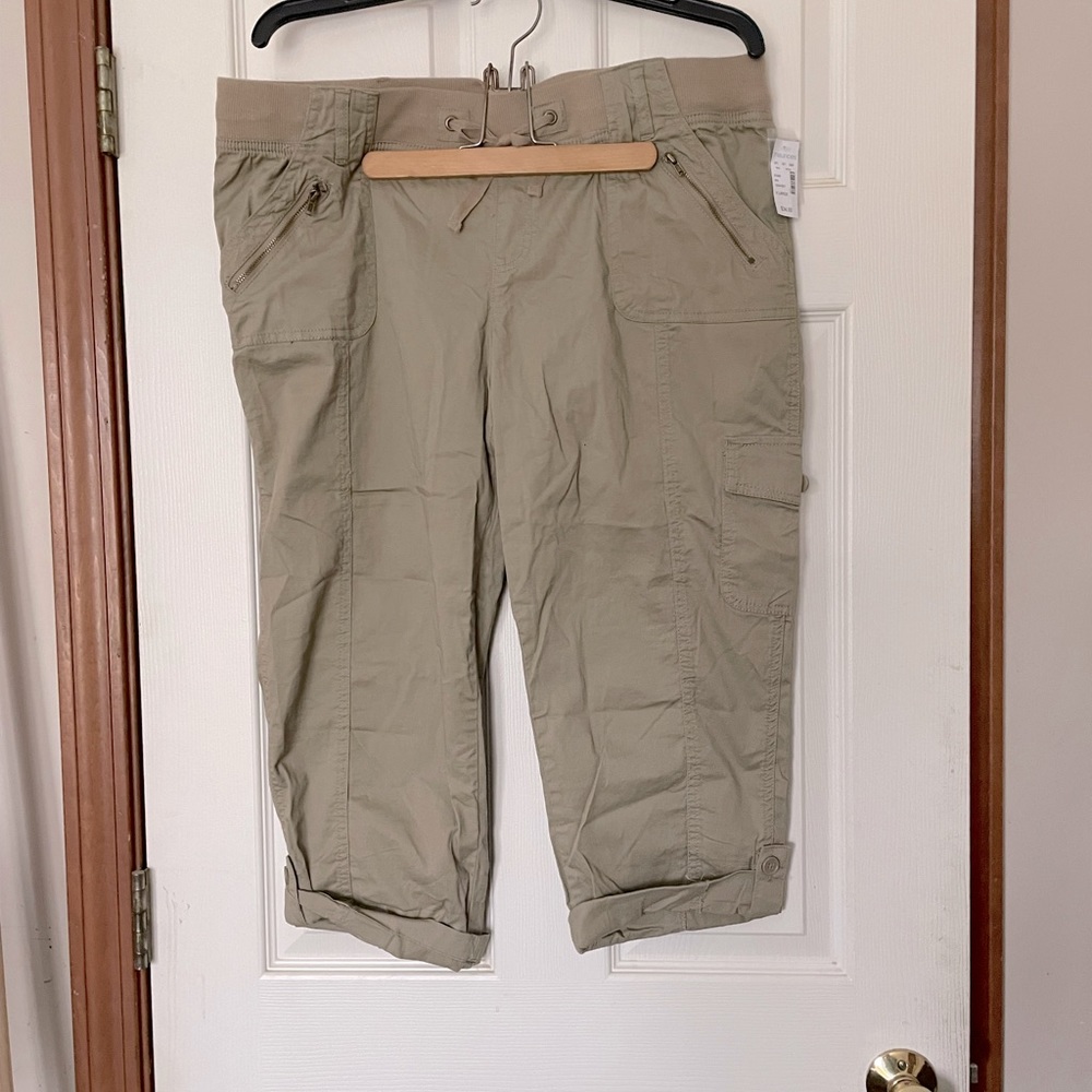 Maurice’s NWT tan capris